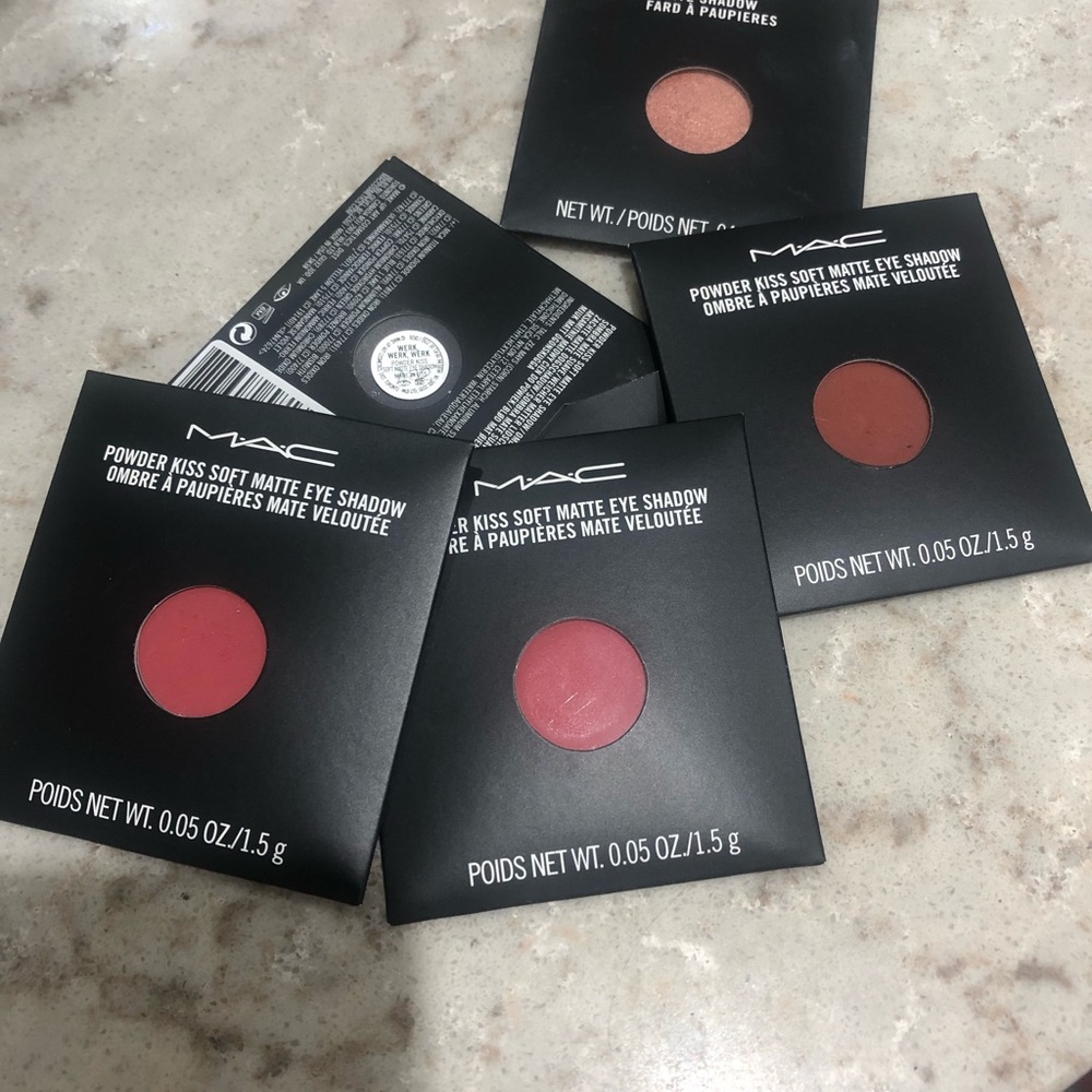 MAC Cosmetics - eyeshadow refills
3 Werk,werk,werk / 1 expensive pink / 1 chili